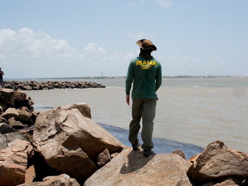 Praia da Coroa do Meio Ã© interditada para banhistas (Foto: Marcos Rodrigues/ Governo de Sergipe)