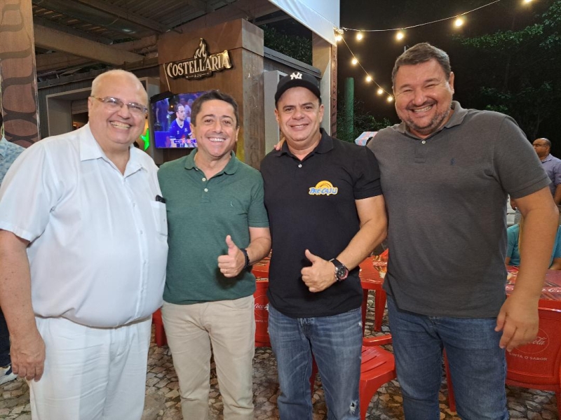 O CirurgiÃ£o Hermano Marinho, Fabiano Oliveira (idealizador do PrÃ©-Caju), Tadeu AraÃºjo (diretor do PrÃ©-Caju) e MaurÃ­cio Carvalho (membro da ComissÃ£o Organizadora do PrÃ©-Caju) 