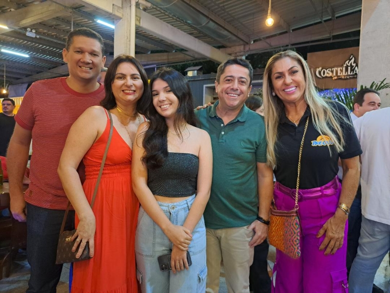 Vinicius Cardoso, Elma Santos, a cantora Bia Aguiar, Fabiano Oliveira (vereador e idealizador do PrÃ©-Caju) e Tia Lu (ComissÃ£o Organizadora do PrÃ©-Caju)