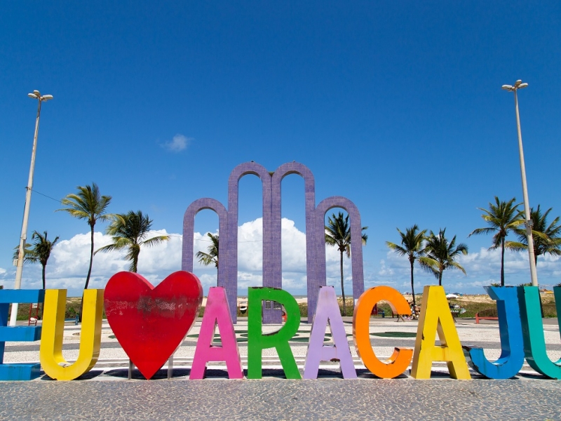 Na Praia da Atalaia, onde fica a orla mais famosa de Sergipe, os turistas podem aproveitar o
banho no mar ou para fazer atividades esportivas  - Foto: Arthuro Paganini | Secom | Governo de Sergipe