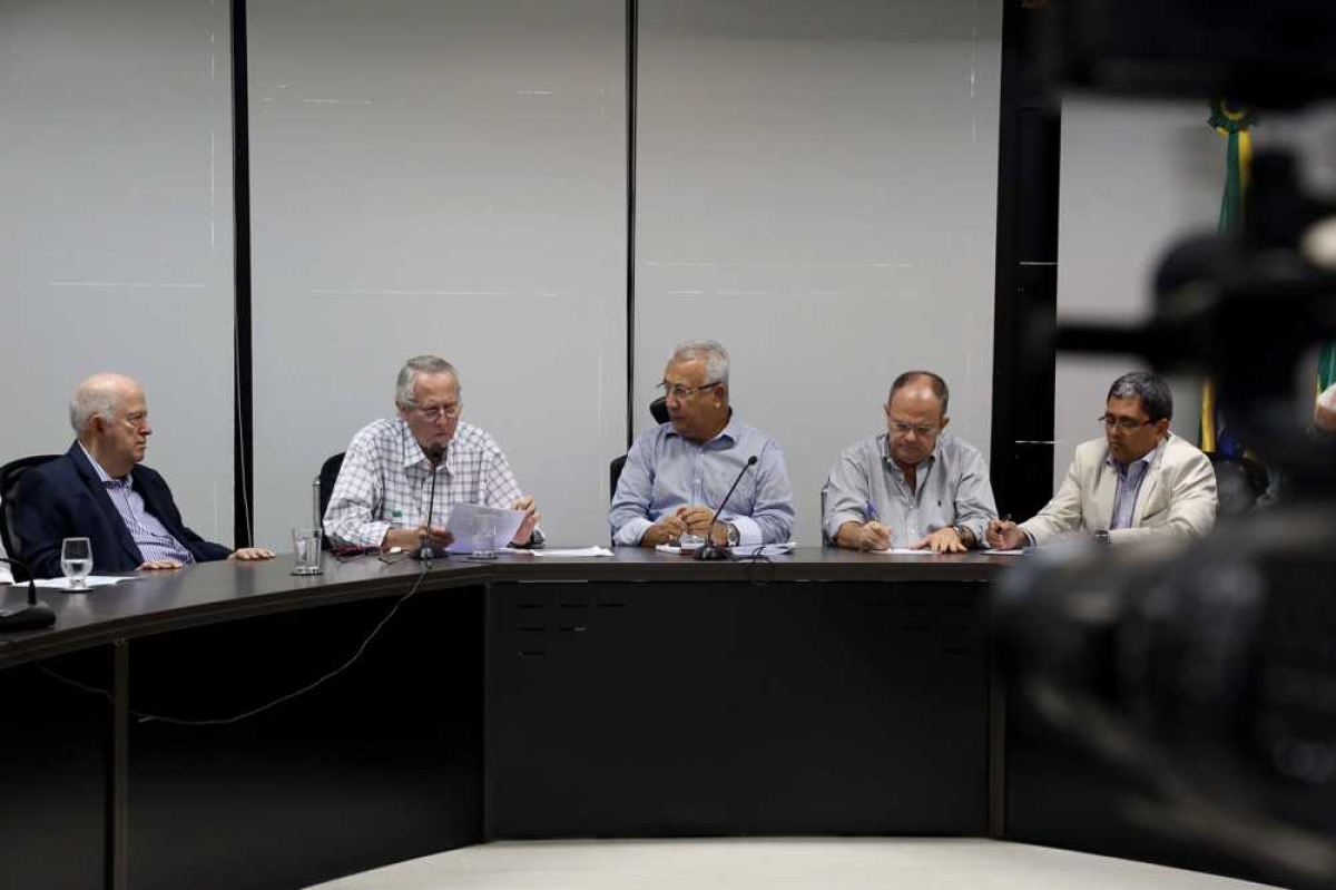 O governador de Sergipe Jackson Barreto recebeu na manhã desta segunda-feira 17 uma comissão de empresários que solicitaram o encontro para discutir o Projeto de Lei 71/2016 que cria o Fundo Estadual de Equilíbrio Fiscal do Estado de Sergipe (Imagem: 