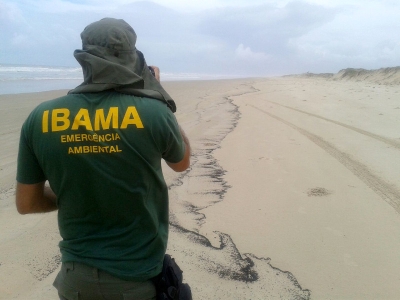 Ibama multa Petrobras em R$ 25 milhões por derramamento de óleo no litoral de Sergipe (Foto: Ibama)