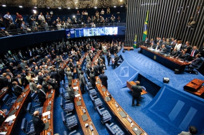 Senado aprova projeto de repatriação sem permitir adesão a parentes de políticos (Imagem: Ilustrativa/Beto Barata/Agência Senado)