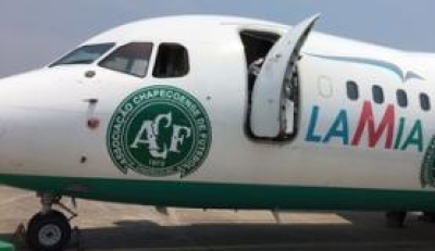 Avião da empresa boliviana Lamia fretado pela Chapecoense para transportar sua equipe (Imagem:Divulgação/Cleberson Silva/Chapecoense)