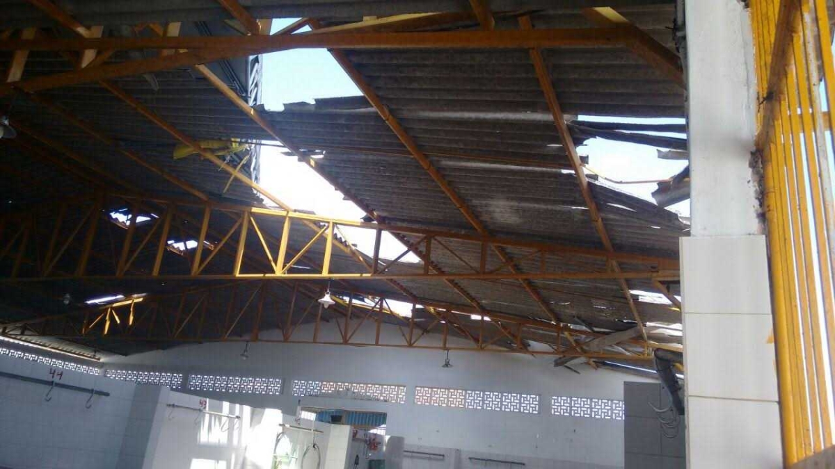 Ventanias danificam estrutura do mercado e feira de Areia Branca (Imagem: T.Dantas Comunicação e Marketing)
