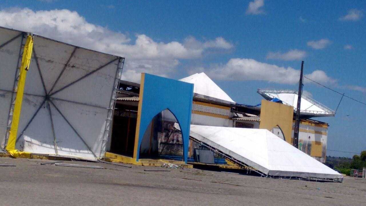 Ventanias danificam estrutura do mercado e feira de Areia Branca (Imagem: T.Dantas Comunicação e Marketing)