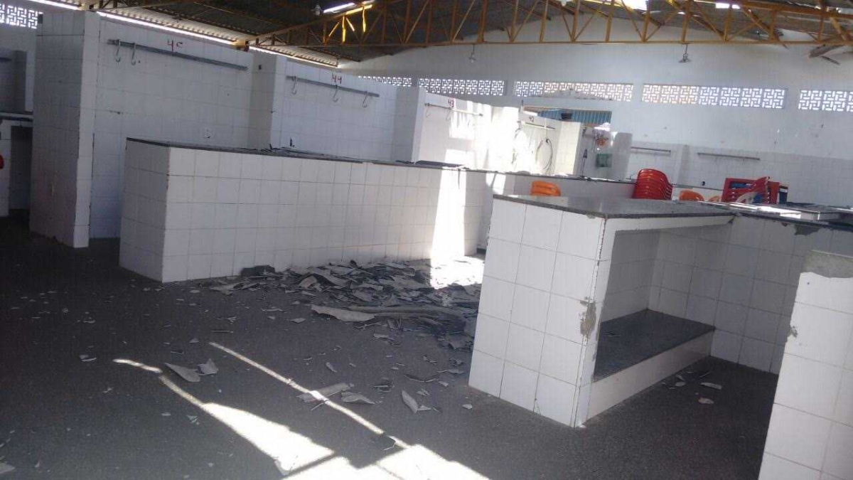 Ventanias danificam estrutura do mercado e feira de Areia Branca (Imagem: T.Dantas Comunicação e Marketing)