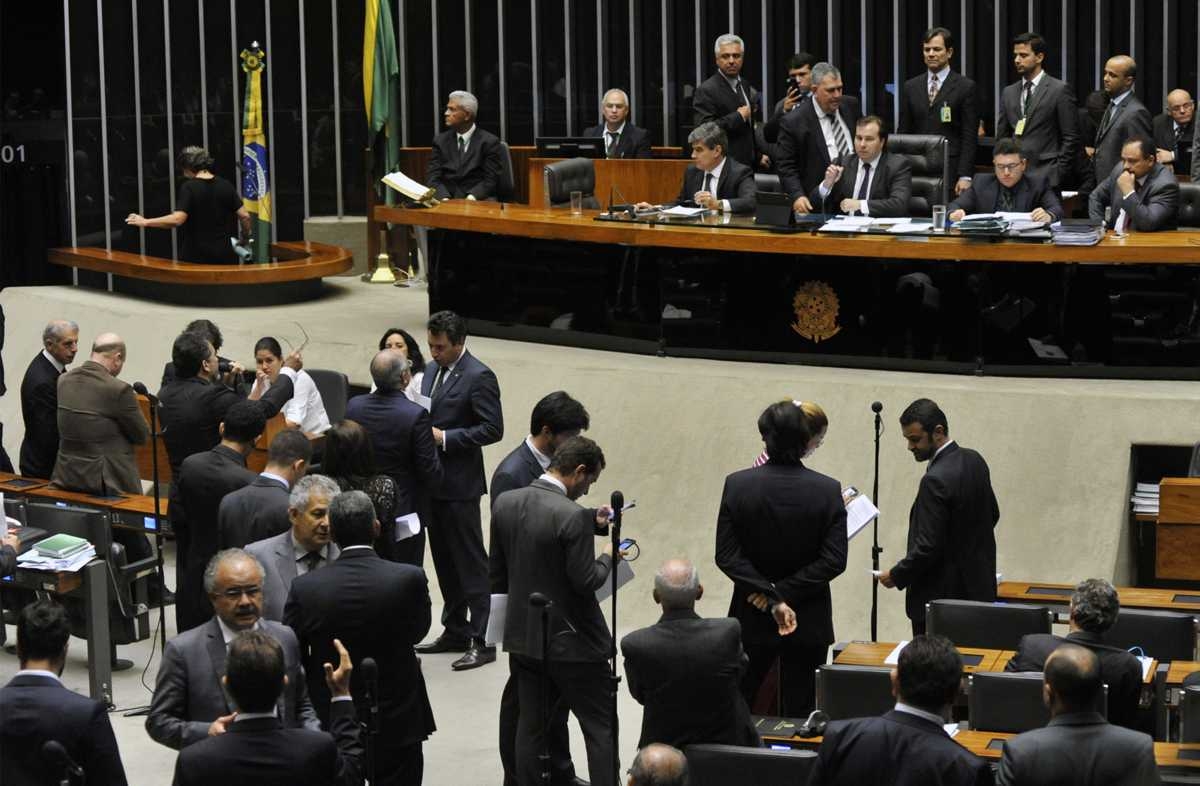 Deputados aprovaram projeto que entre outras medidas tipifica o caixa dois como crime eleitoral (Imagem: Luis Macedo/Câmara dos Deputados)