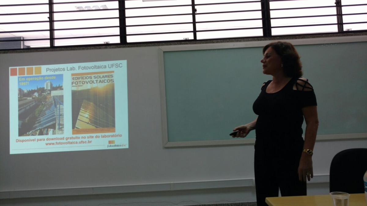 Palestra sobre energia fotovoltaica (Imagem: Assessoria Luciano Pimentel)