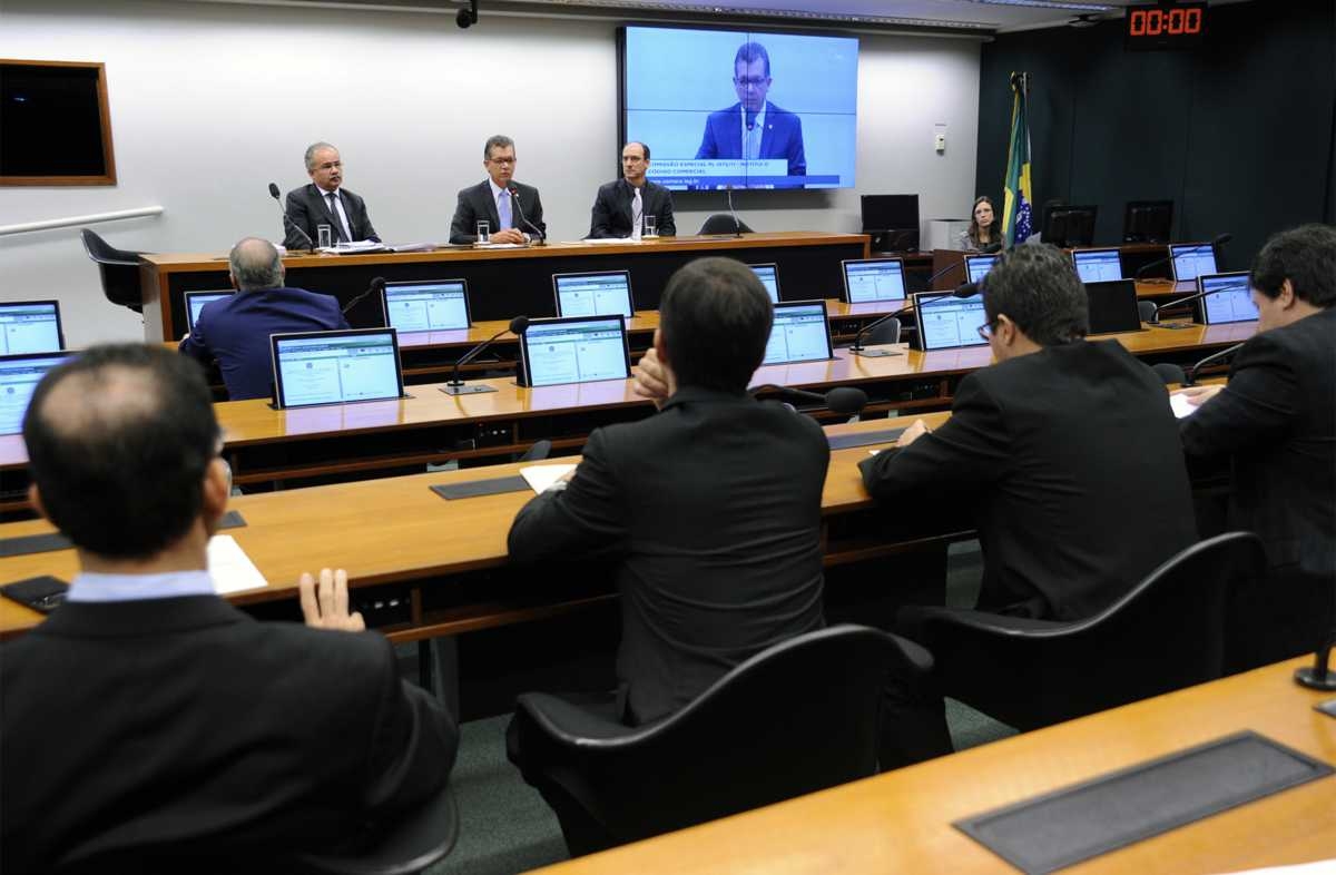 Comissão adia novamente votação do novo Código Comercial (Imagem: Agência Câmara)