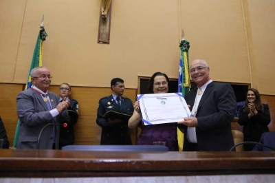 Momento em que Dom José Palmeira Lessa é homenageado (Imagem: César de Oliveira/Agência Alese)