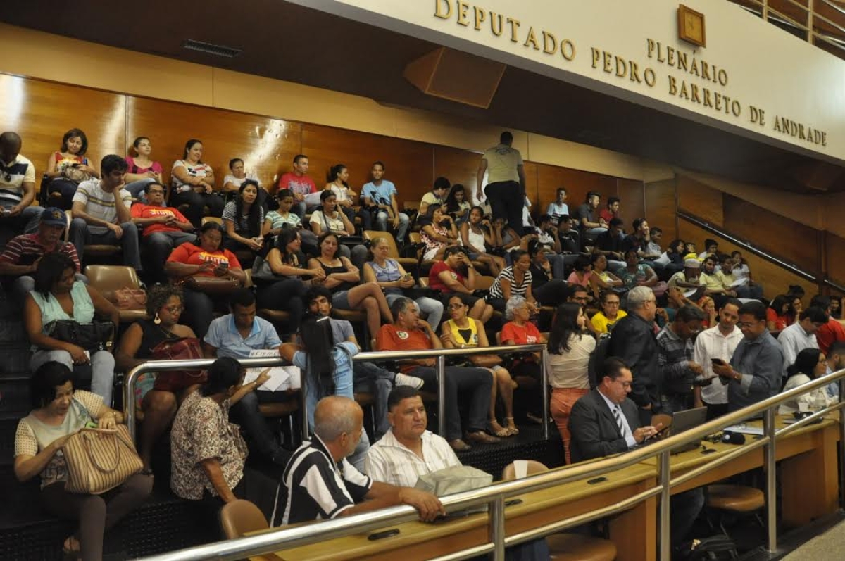 Estudantes e professores nas galerias (Imagem: Jadilson Simões/Agência Alese)