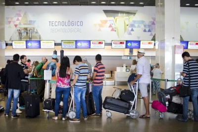 Atualmente, a franquia de bagagens é de um volume de até 23 kg nos voos domésticos e de dois volumes de até 32 kg nos internacionais (Imagem: Marcelo Camargo/Agência Brasil)