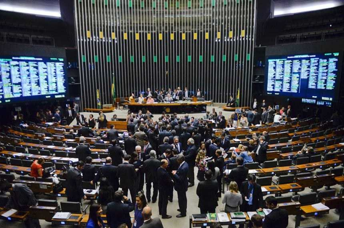 Orçamento para 2017 aprovado pelo Congresso estabelece salário mínimo de R$ 945,80 (Imagem: Jefferson Rudy/Agência Senado)