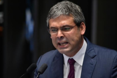 Senador Lindbergh Farias (PT/RJ) foi condenado por improbidade administrativa, pela segunda vez. Ele foi condenado a cinco anos de suspensão de direitos políticos e multa de R$ 640 mil (Imagem: Fabio Rodrigues Pozzebom/Agência Brasil)