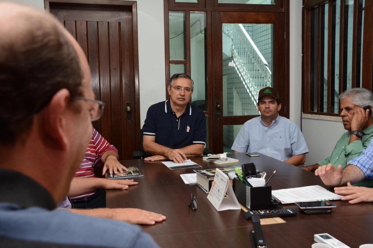 Produtores de milho de Sergipe apresentam a Eduardo Amorim novas alternativas para a região (Imagem: Assessoria Eduardo Amorim)