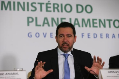 O ministro do Planejamento, Desenvolvimento e Gestão, Dyogo Oliveira, fala sobre reajustes salariais  no Executivo  (Fabio Rodrigues Pozzebom/Agência Brasil) O ministro do Planejamento, Desenvolvimento e Gestão, Dyogo Oliveira, fala sobre reajustes salariais  no Executivo  (Fabio Rodrigues Pozzebom/Agência Brasil)