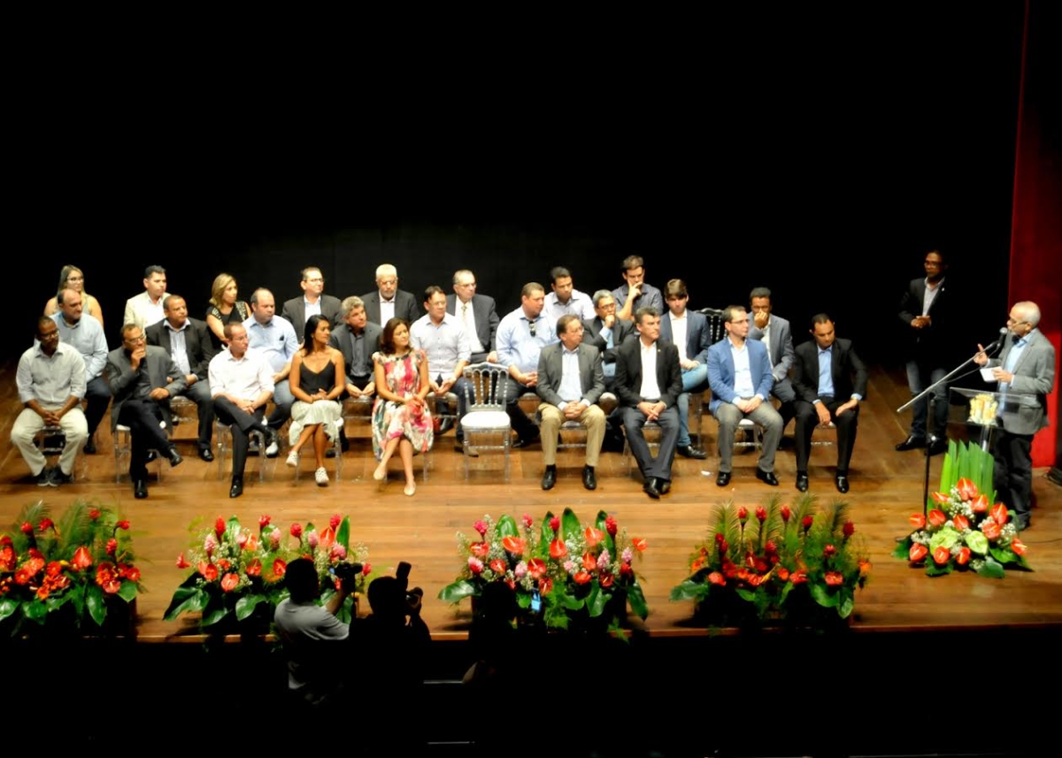 Edvaldo Nogueira empossa secretários: "vamos inaugurar um novo estilo de governar" (Imagem: Janaína Santos/Assessoria Edvaldo Nogueira)