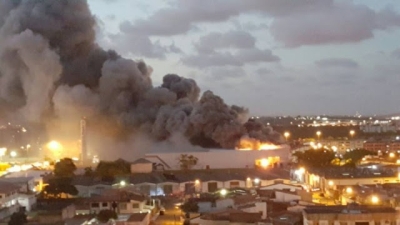 Deputado Garibalde Mendonça lamenta incêndio que destruiu supermercado em Aracaju (Imagem: Site Garibalde Mendonça) Deputado Garibalde Mendonça lamenta incêndio que destruiu supermercado em Aracaju (Imagem: Site Garibalde Mendonça)