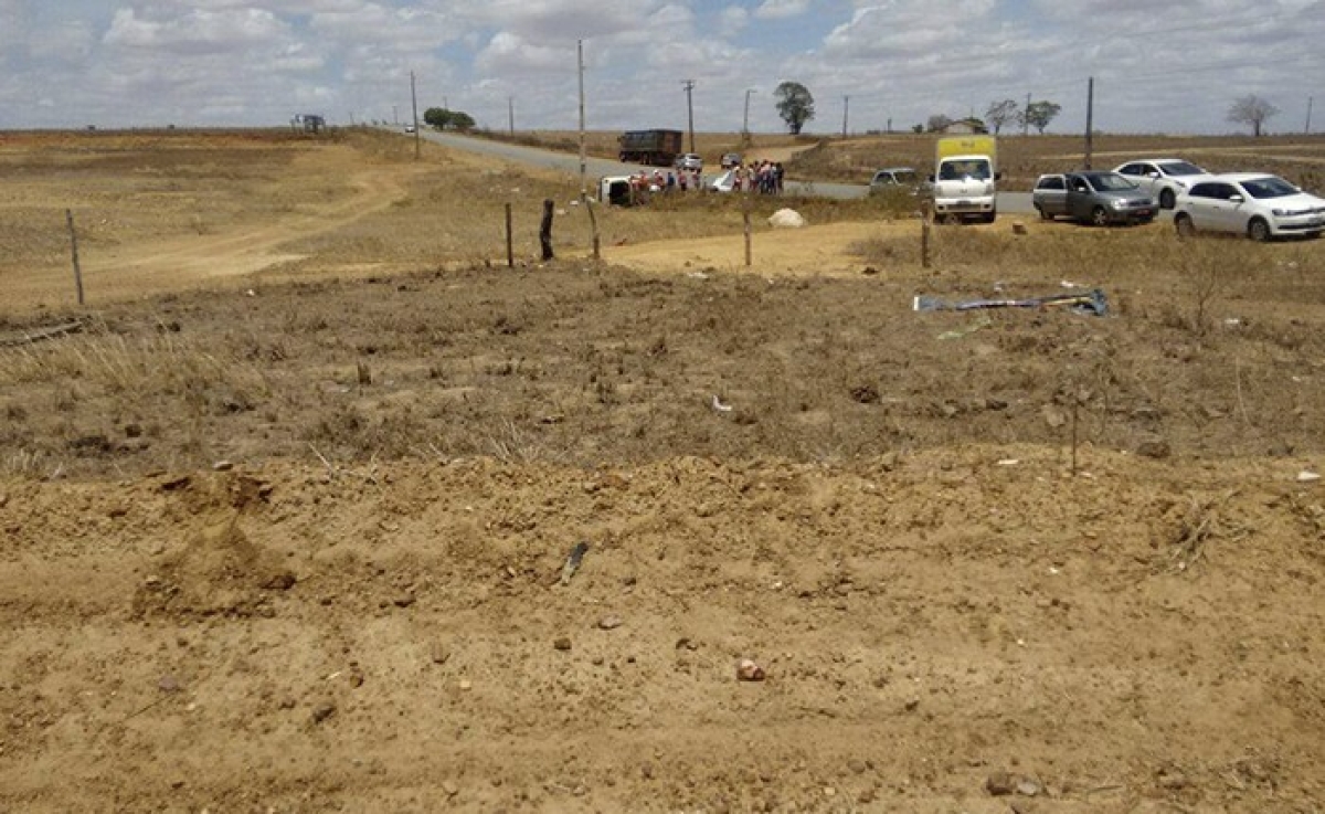 Saveiro Cross capotou em Nossa Senhora da Glória (Imagem: Portal Itnet)