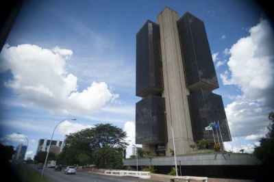 Banco Central reduz Selic para 13% ao ano e surpreende o mercado (Imagem: Agência Brasil)
