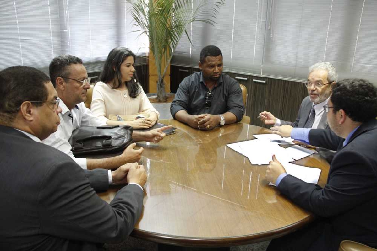 Prefeito de Santo Amaro expõe problemas e busca orientação no TCE/Sergipe (Imagem: Cleverton Ribeiro/TCE/SE)