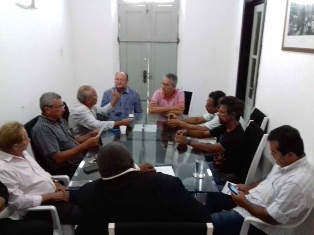 Taxistas debatem combate ao transporte irregular com prefeito de São Cristóvão (Imagem: Assessoria João Daniel)