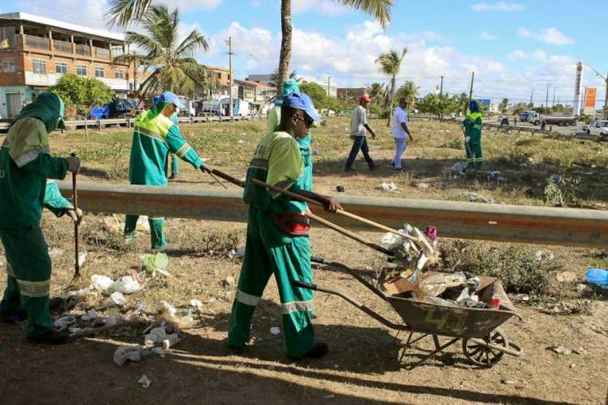 Duzentas e cinquenta toneladas de lixo são recolhidas no Santa Maria e 17 de Março (Imagem: Marcos Rodrigues/PMA)