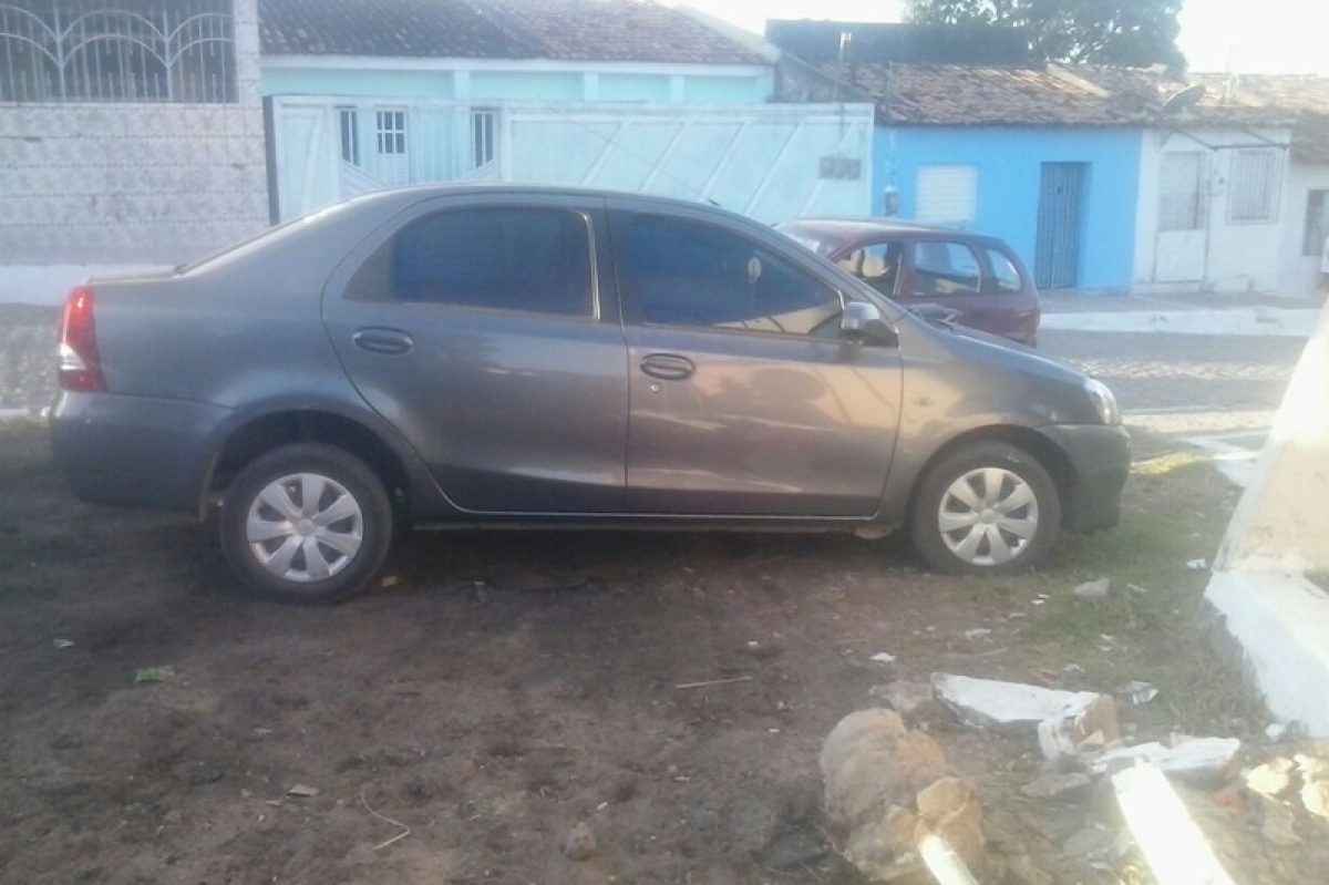 PM/Sergipe estoura desmanche de veículos e recupera veículo roubado em Socorro (Imagem: PM/SE)