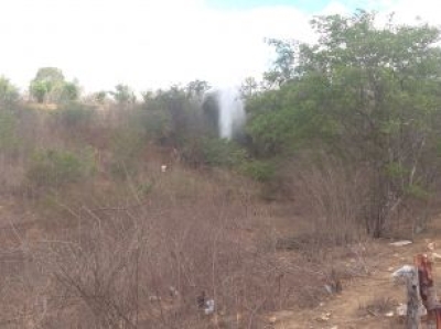 Adutora rompe e deixará trechos de Glória sem água (Imagem: Portal Mais Sertão)