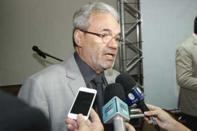 Conselheiro-presidente Clóvis Barbosa assegurou o empenho do TCE no sentido de treinar representantes das administrações (Imagem: TCE/SE)