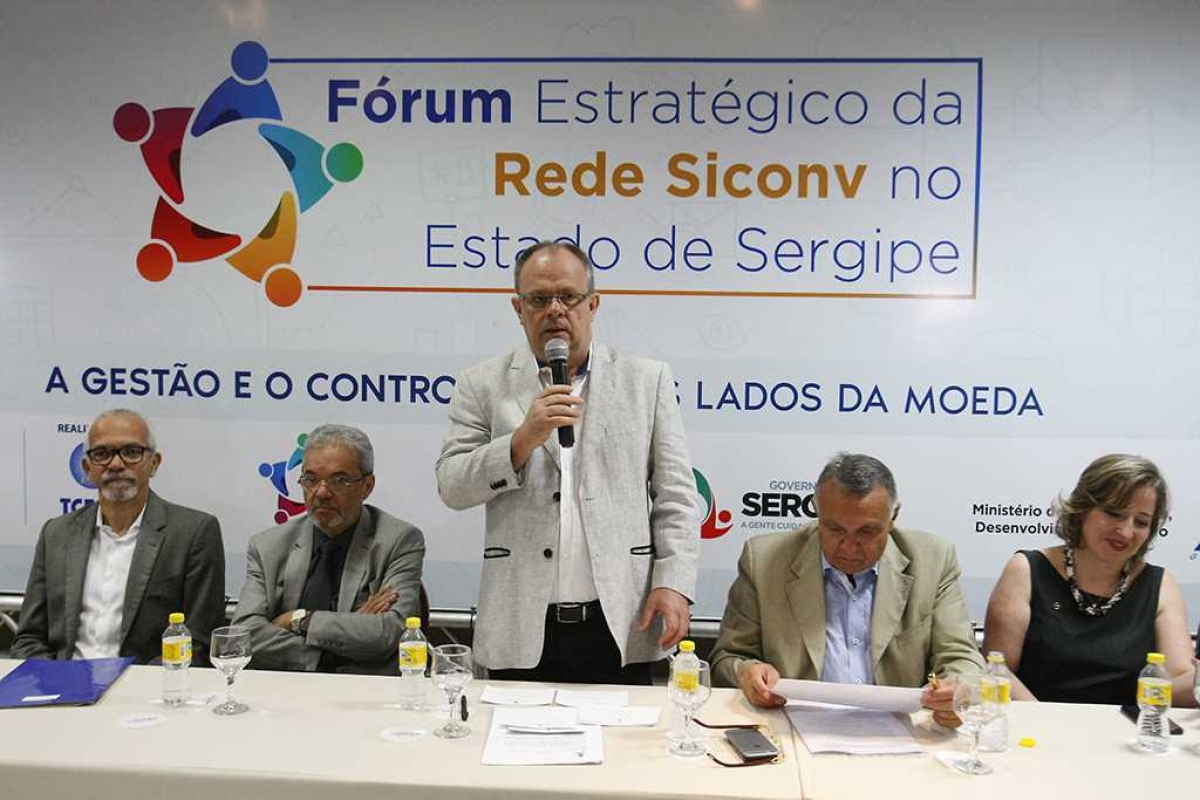 Nesta quarta-feira, 1º, profissionais do Estado, municípios e órgãos federais falaram sobre a rede Sincov e de que modo ela pode ajudar no processo administrativo. O vice-governador Belivaldo Chagas participou do evento e destaca que, para que o Siconv seja bem trabalhado, é preciso, antes de tudo, que seja entendido pelos gestores (Imagem: Victor Ribeiro/ASN)