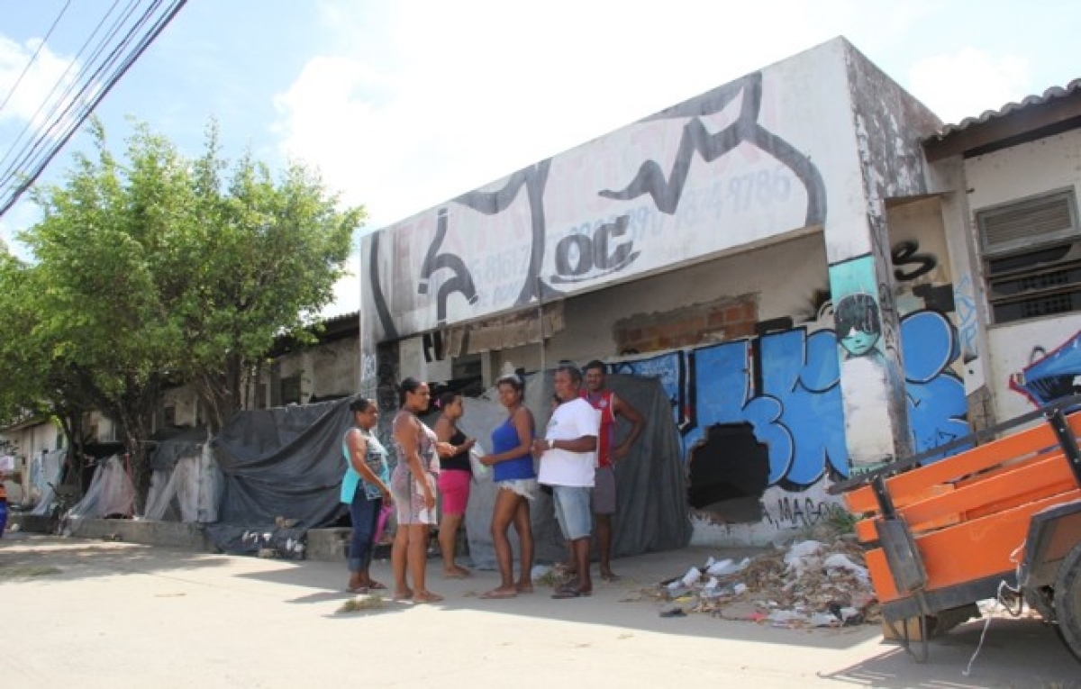 Sem-teto continuam ocupando posto abandonado na zona Norte de Aracaju (Imagem: F5 News)
