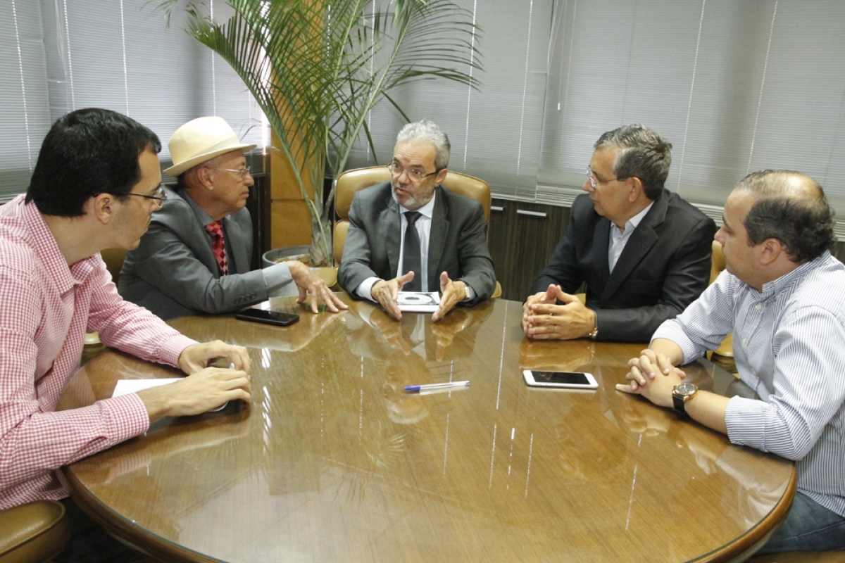 Parlamentares solicitam ao TCE inspeção ??mais acurada? na FHS (Foto: Cleverton Ribeiro)