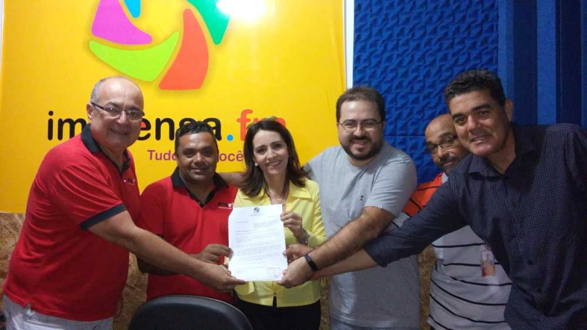 Vereadora cria projeto que garante meia-entrada para jornalistas, radialistas e publicitários (Foto: Assessoria Emília Corrêa) Vereadora cria projeto que garante meia-entrada para jornalistas, radialistas e publicitários (Foto: Assessoria Emília Corrêa)