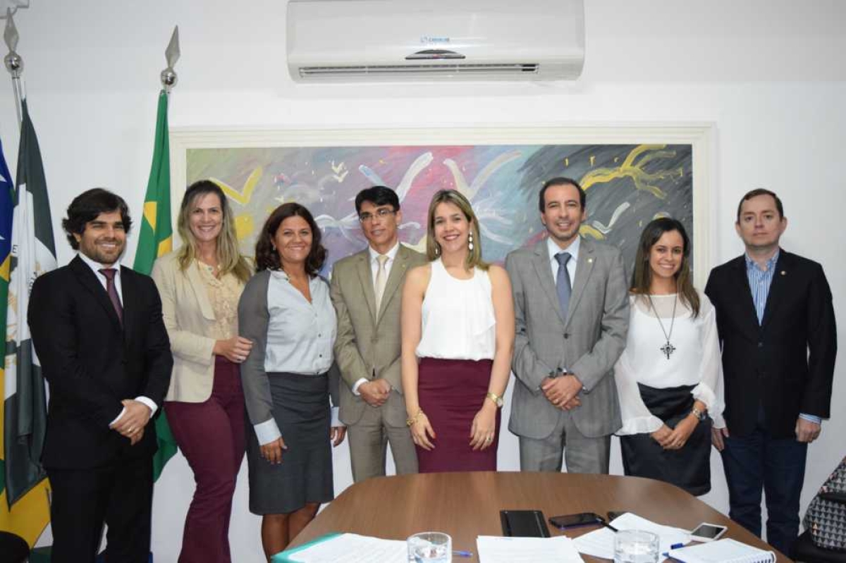 A corregedora Andreza Tavares com o defensor público geral, Jesus Jairo Lacerda; o subdefensor geral, Leó Neto e os membros do Conselho Luciano Gomes, Gláucia Amélia, Jadiella Santana, Isabelle Peixoto e o presidente da Associação dos Defensores Públicos, Ermelino Cerqueira (Foto: DPE/SE)