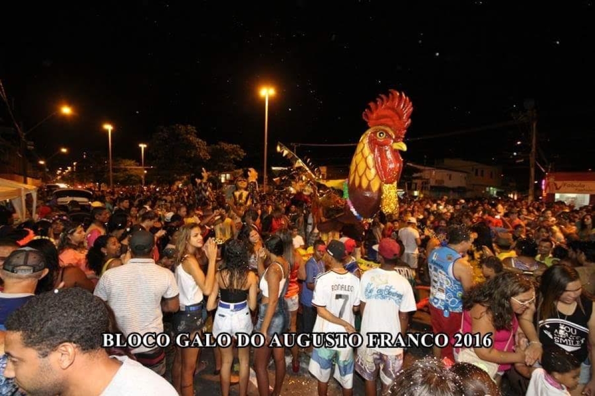 Galo do Augusto Franco abre alas e pede passagem (Foto: Divulgação)