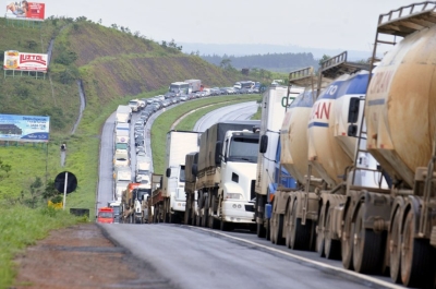 Proposta acaba com exame toxicológico pelo "fio de cabelo" para motorista (Foto: Valter Campanato/Agência Brasil)