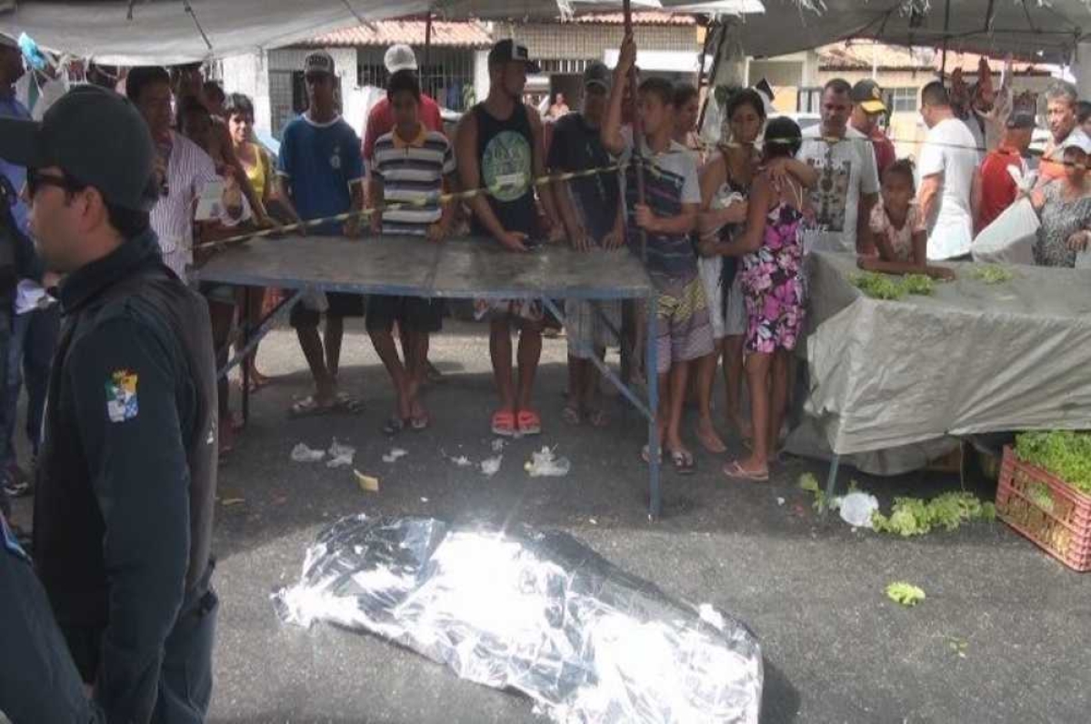 Crime ocorreu durante feira livre do conjunto (Foto: Portal Infonet) 