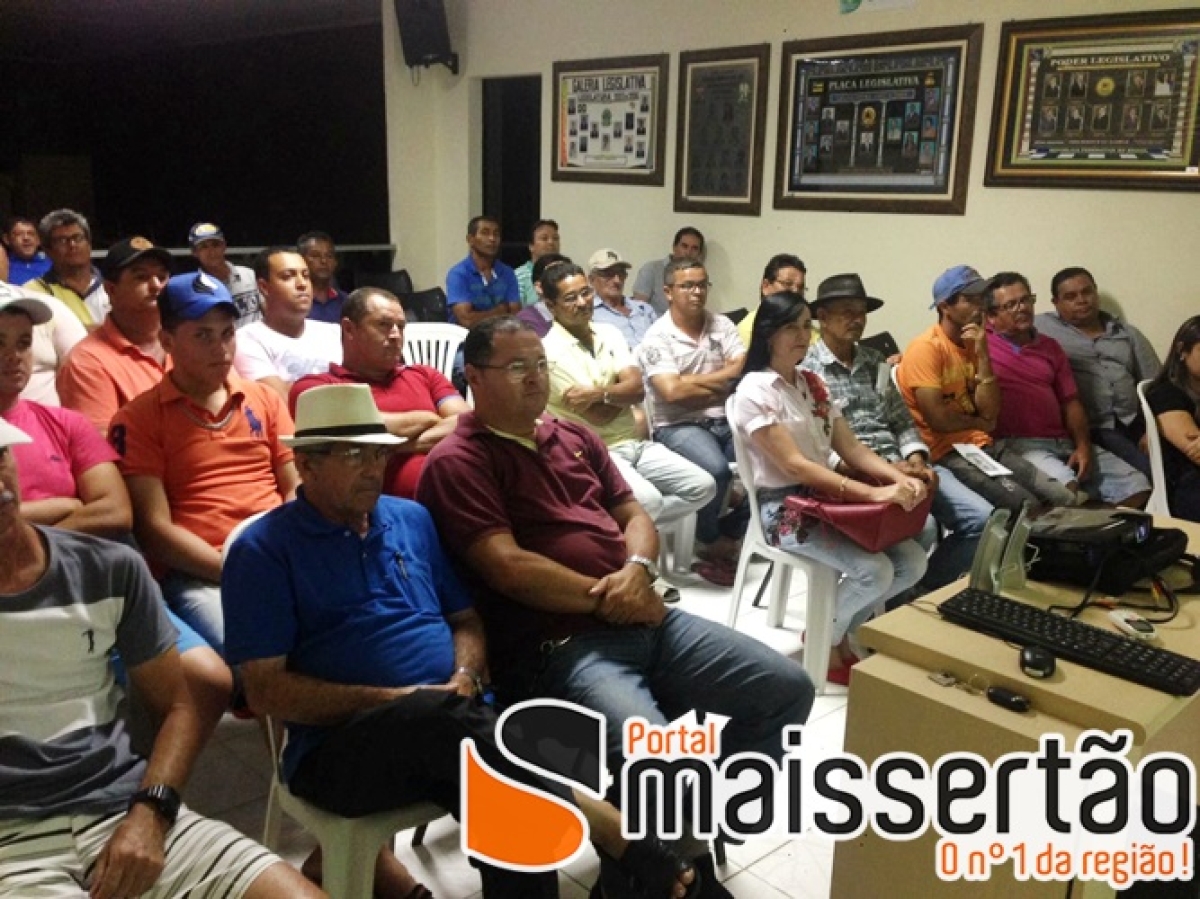 Prefeitura exige que taxistas adequem veículos com adesivos em Glória (Imagem: Portal Mais Sertão)