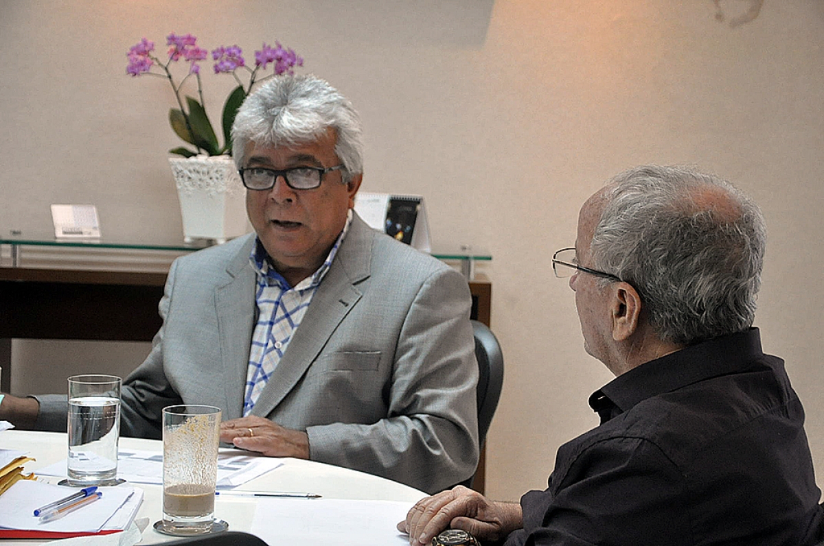 Luciano Bispo recebe a visita do Secretário de Saúde (Foto: Jadilson Simões/Agência Alese)