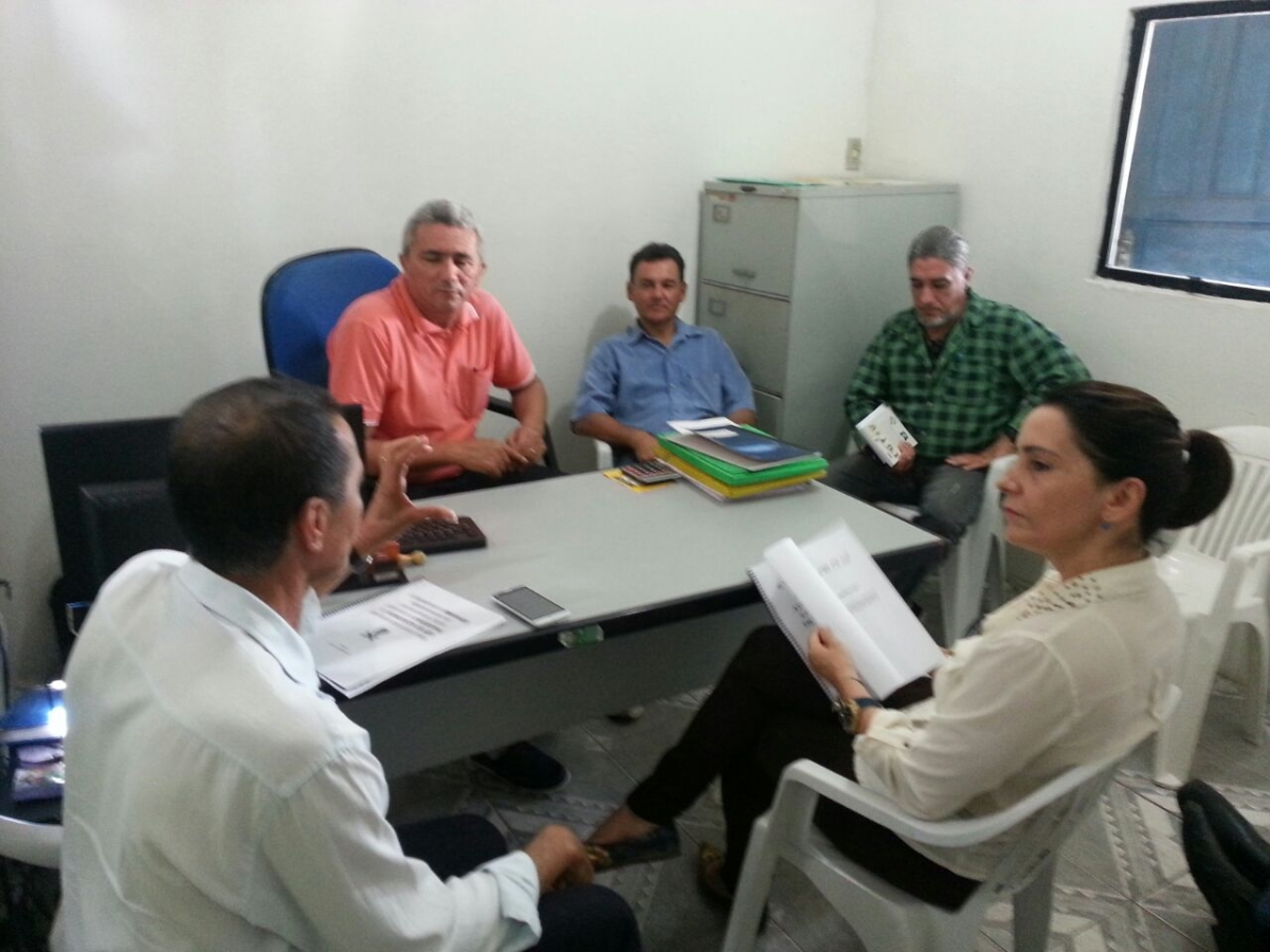 Emília Côrrea e Sindijor discutem projeto que garante meia-entrada para comunicadores (Imagem: Assessoria Emília Côrrea)