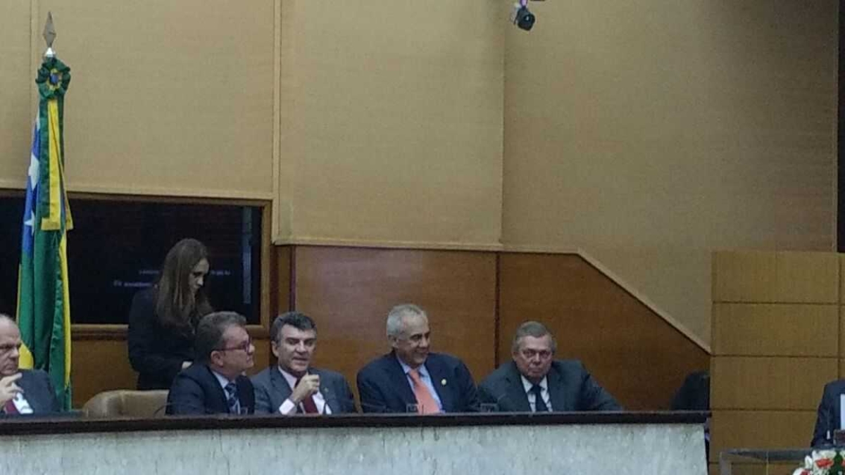 Nova Mesa Diretora toma posse na Assembléia Legislativa de Sergipe (Foto: Site Garibalde Mendonça) Nova Mesa Diretora toma posse na Assembléia Legislativa de Sergipe (Foto: Site Garibalde Mendonça)