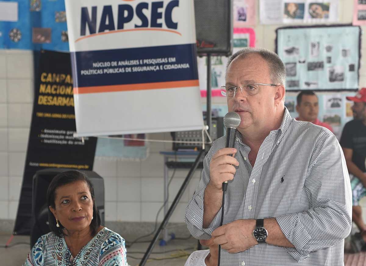 ??Eu fico muito feliz de participar de uma ação como esta. Eu também fui aluno de escola pública no interior do estado [em Simão Dias], vim de família humilde e meu primeiro emprego foi como auxiliar administrativo da Secretaria de Educação, nunca imaginei que chegaria ao cargo de secretário de Educação, fui também deputado estadual por quatro mandatos e pela segunda vez estou como vice-governador. Então quero dizer para vocês que a gente tem que acreditar e não desistir?, disse o vice-governador e secretário da Casa Civil, Belivaldo Chagas, em seu discurso (Foto: Marcelle Cristinne/ASN)