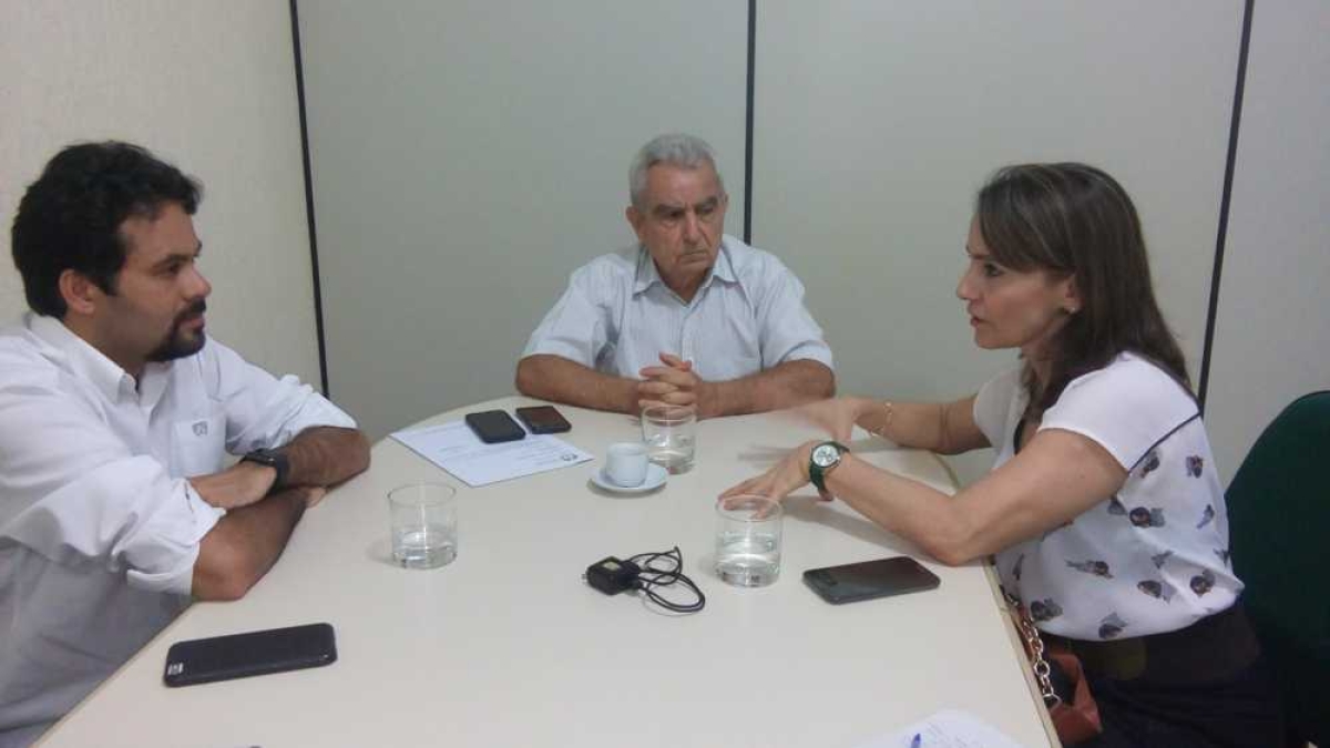 Vereadora cobra do executivo um diálogo com os médicos e conclama a categoria para renunciar a greve (Foto: Assessoria Emília Côrrea)