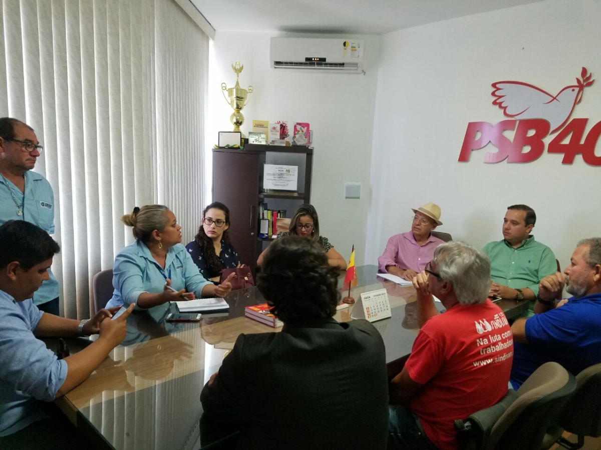 Valadares e Valadares Filho recebem Sindisan e funcionários da Deso e  prometem continuar lutando contra a privatização (Foto: Assessoria Antonio Carlos Valadares)