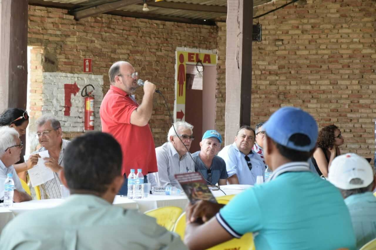 Produtores da Colônia 13 e região Centro Sul tiram dúvidas sobre a lei que trata das dívidas rurais (Foto: Márcio Garcez/Assessoria João Daniel)