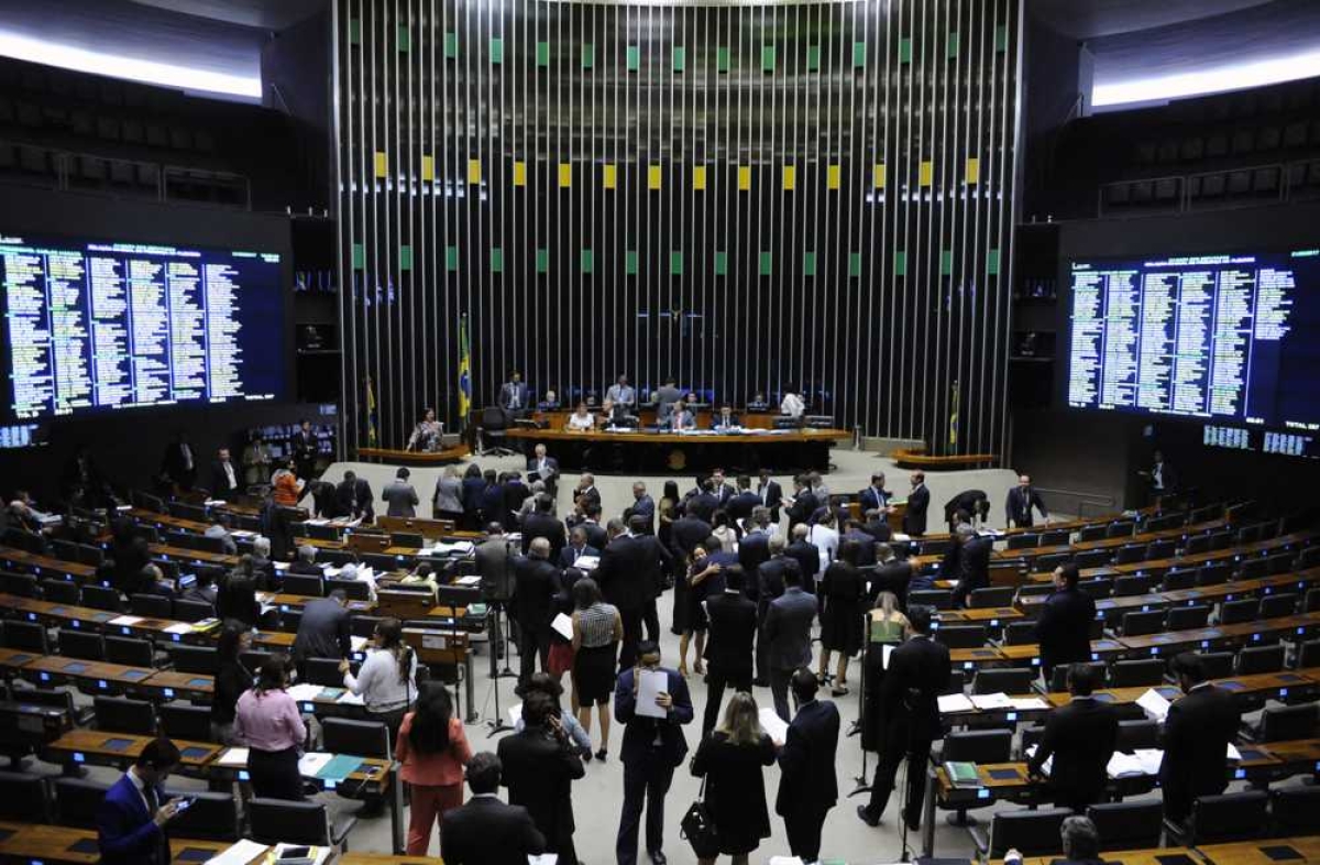Documento aprovado pelos deputados incluirá dados dos cidadãos brasileiros por meio de tecnologia de chip (Foto: Lúcio Bernardo Junior/Câmara dos Deputados)