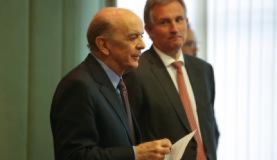 O ministro das Relações Exteriores, José Serra, e o embaixador da França no Brasil, Laurent Bili, em evento no Itamaraty no começo do mês (Foto: Arquivo/Valter Campanato/Agência Brasil)