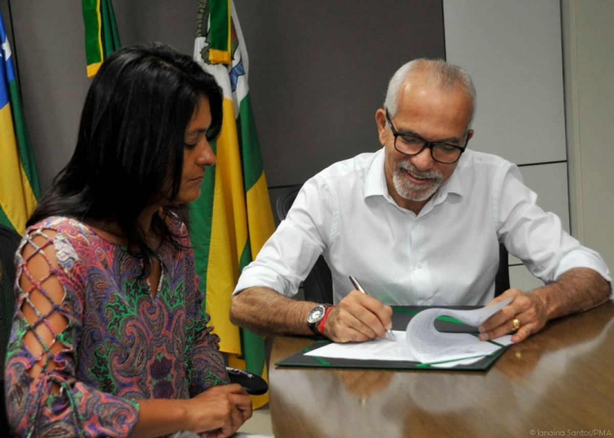 Prefeito de Aracaju, Edvaldo Nogueira, transmitiu o cargo à vice-prefeita Eliane Aquino - Foto: Janaína Santos